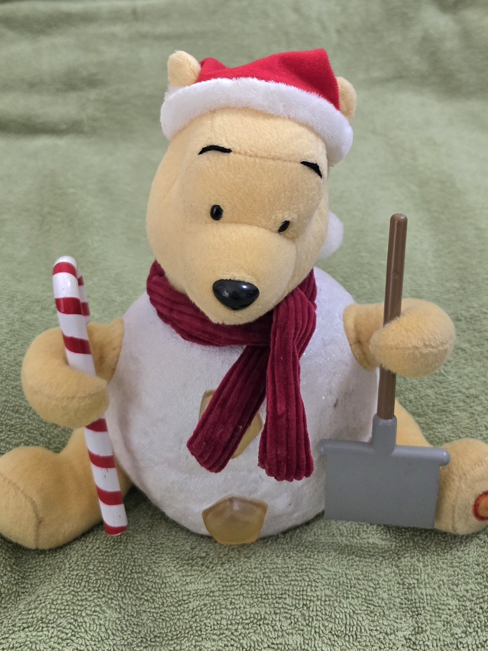 Vtg Disney Winnie The Pooh Animated Christmas Snowman Santa Hat "DECK THE HALLS"